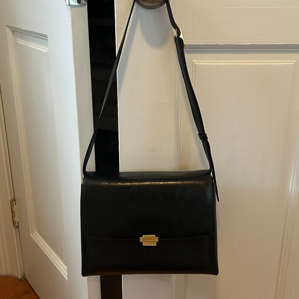 Demeriel Clip Shoulder Leather Box Bag Medium in Black